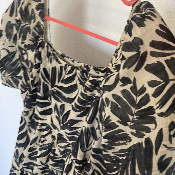 Fall short sleeve lined dress perfect for summer to fall transition - Picture 5 of 8